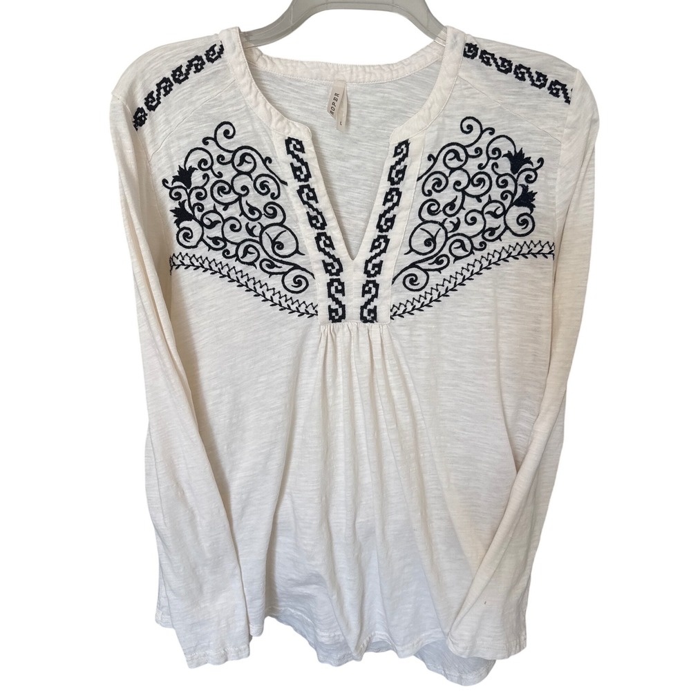 Roper Apparel Boho Bloue V-neckline LS black scroll/floral embroidery size L‎